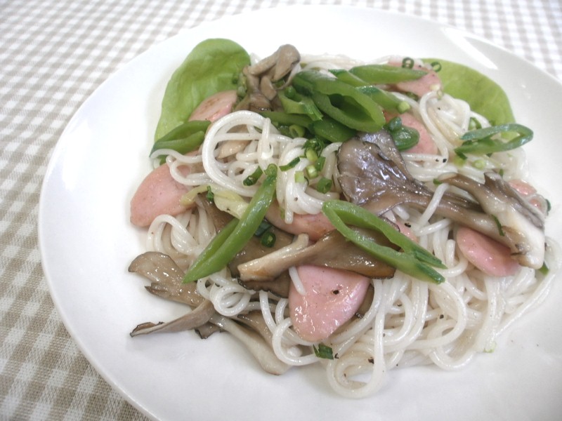 スナップエンドウの塩焼きそば